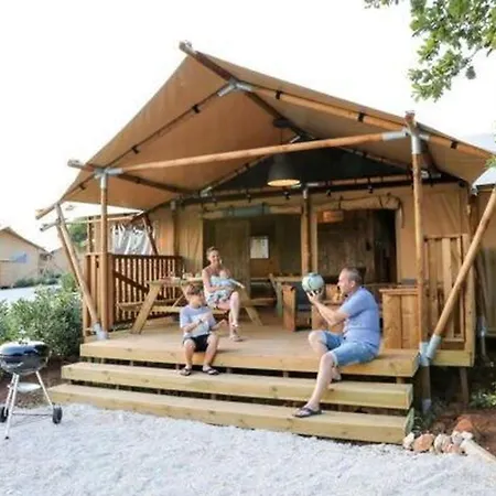 Eurocamp Mobile Homes At Valkanela منتزه العطل